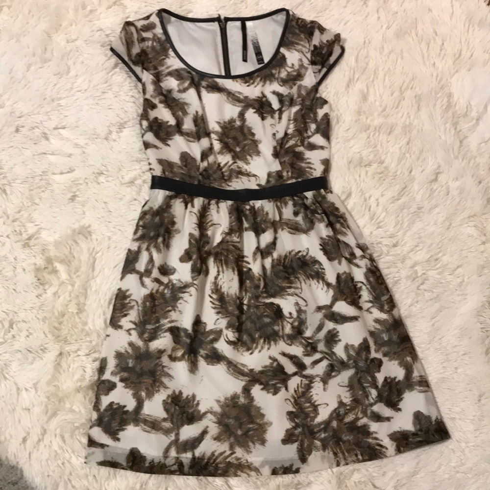 Adorable Kensie dress.